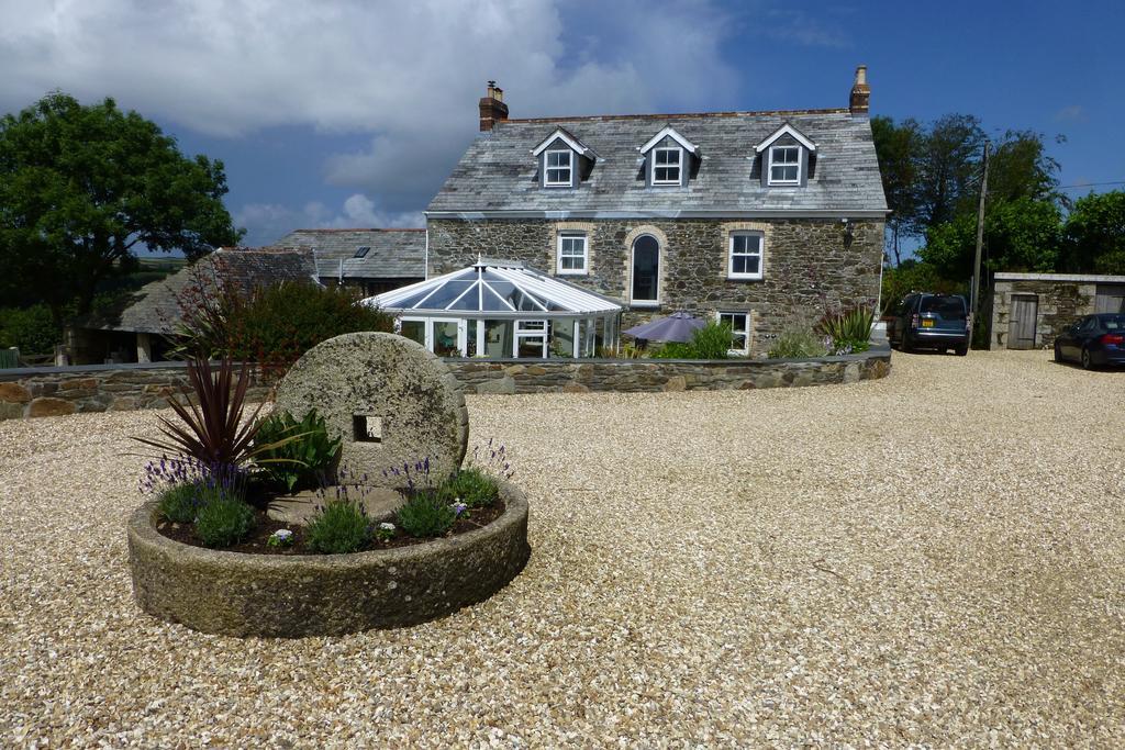 Treveighan Farmhouse Saint Teath Exterior foto