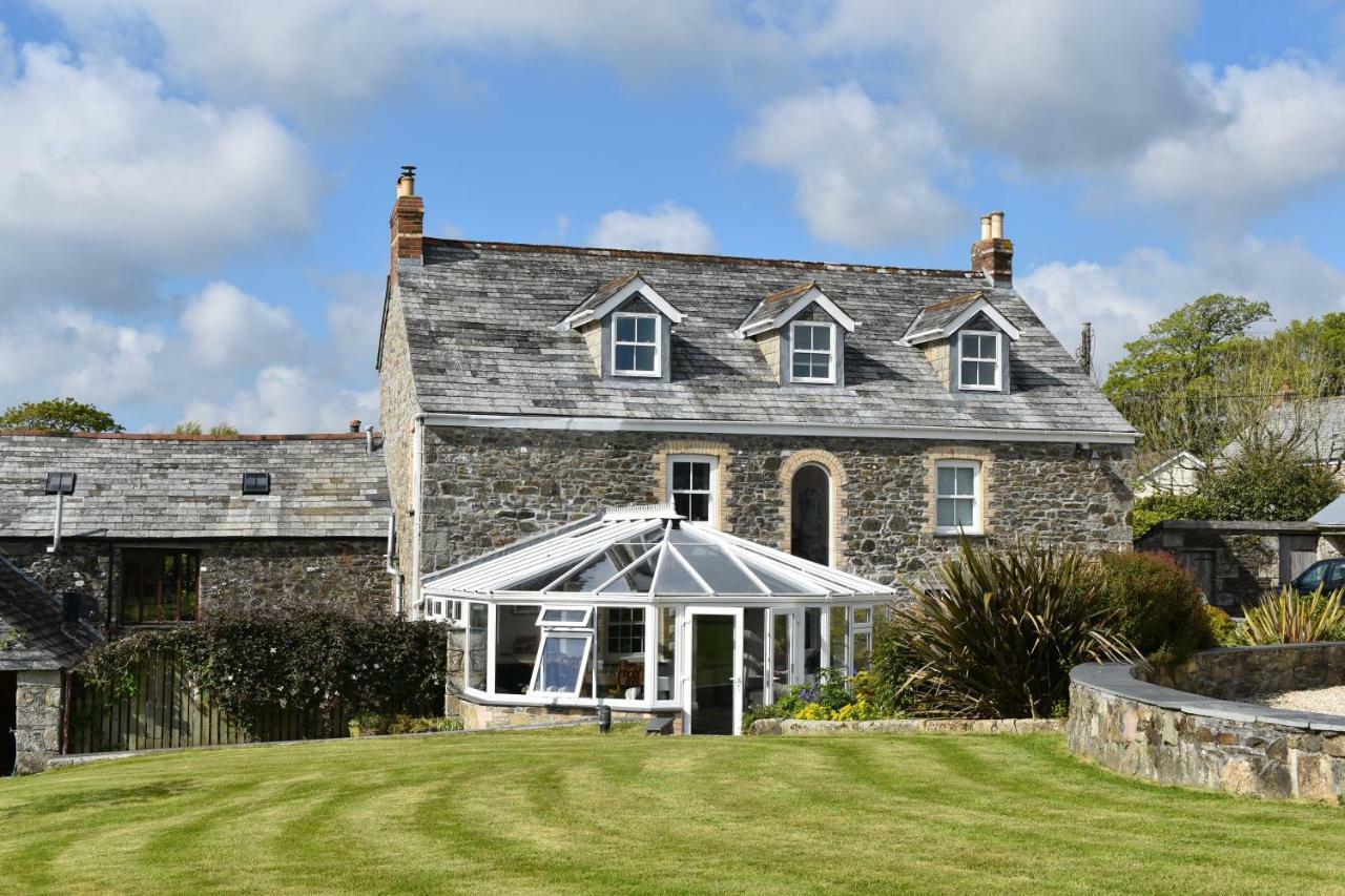 Treveighan Farmhouse Saint Teath Exterior foto